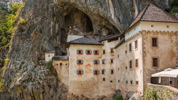 Passeio saindo de Liubliana: Caverna de Postojna e Castelo de Predjama