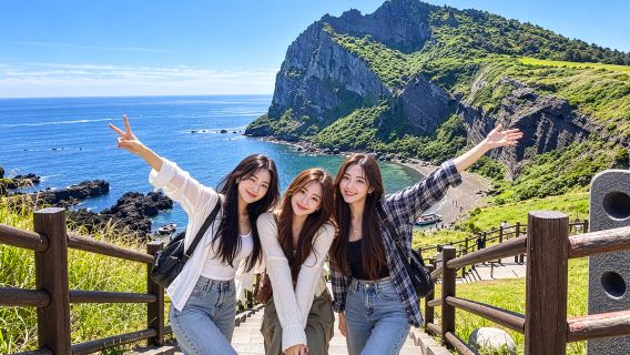 제주: 동부 유네스코 당일 투어와 귤 따기, 성산일출봉, 해녀 쇼 및 용암 동굴