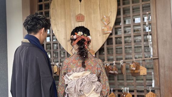 Kyoto at Kiyomizudera Temple the closest kimono shop enjoy memorable Kyoto stroll in couple kimonos