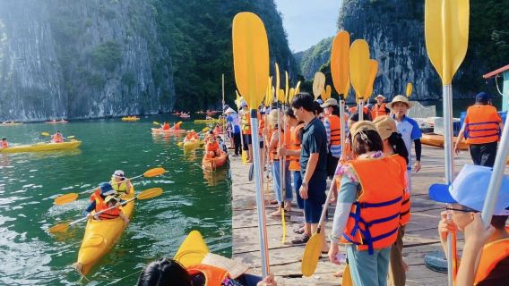 Passeio de Barco de Dia Inteiro na Baía de Lan Ha e Ha Long