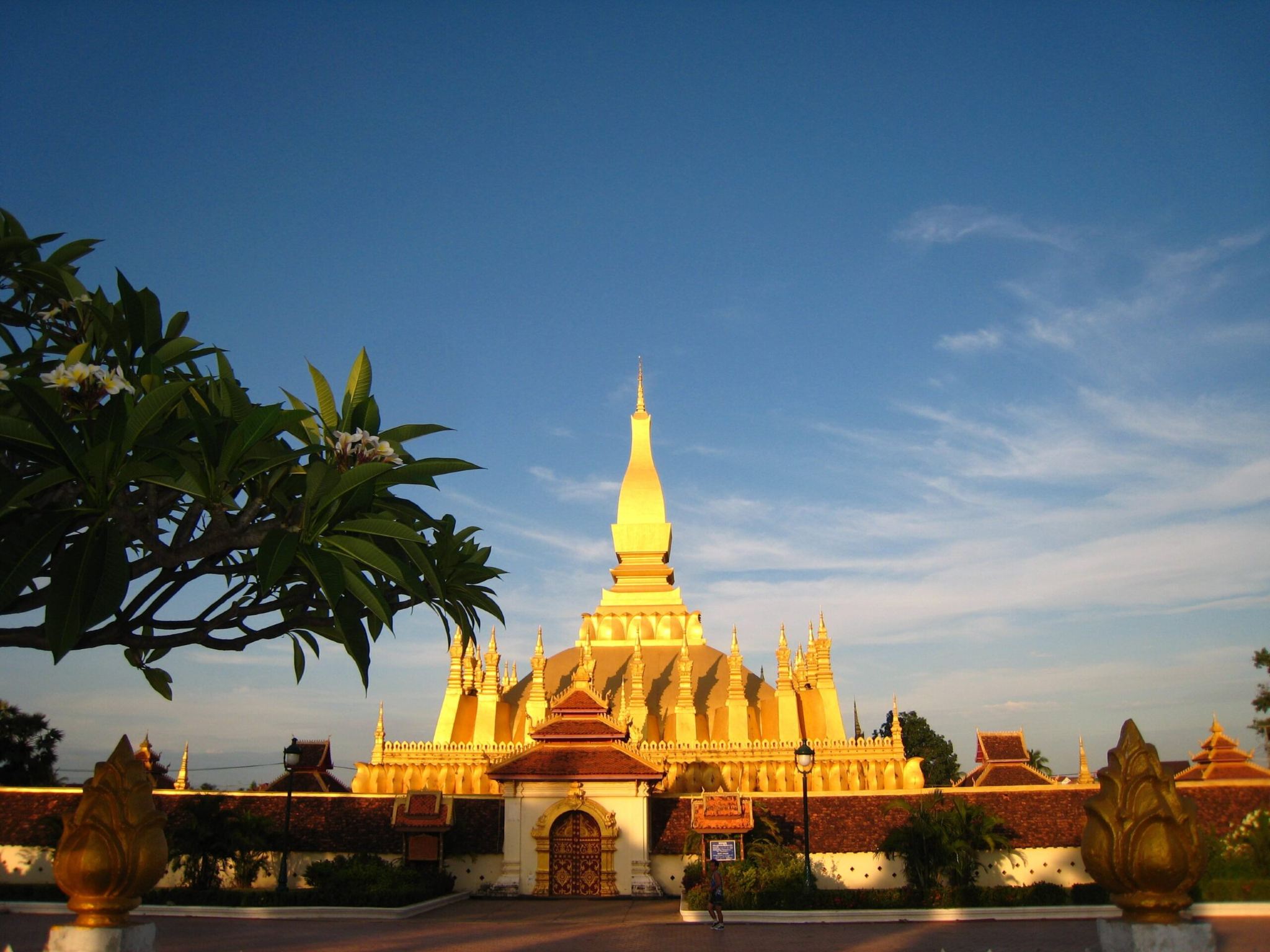 Wat Si Saket + Arc de Triomphe Half Day Tour [Vientiane Half Day City Guided Tour]