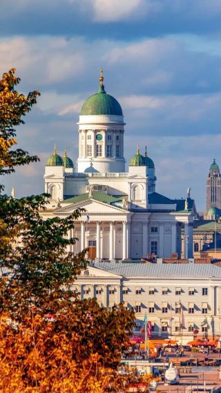 1-day tour of Senate Square, Helsinki Cathedral, and Kauppatori