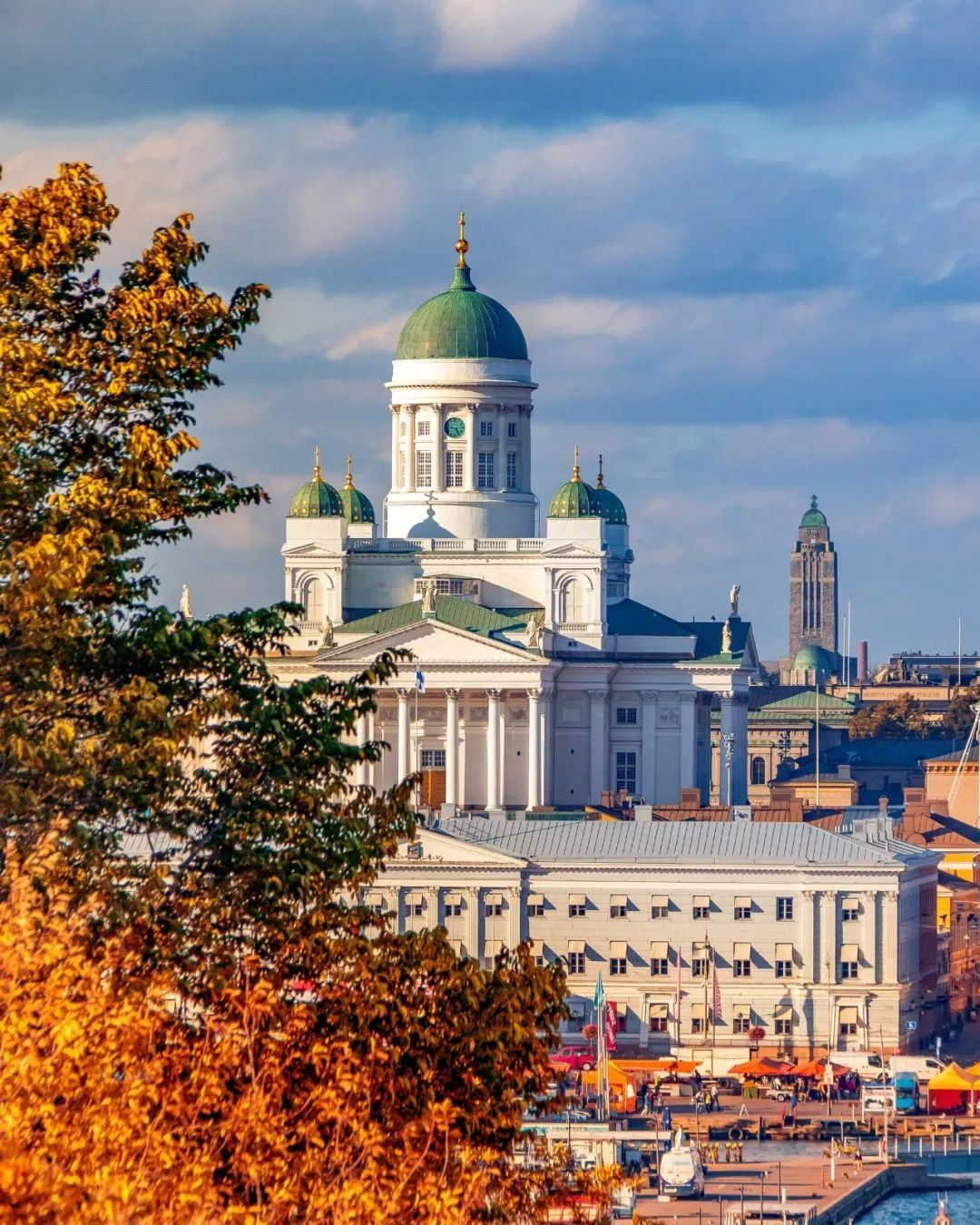 1-day tour of Senate Square, Helsinki Cathedral, and Kauppatori