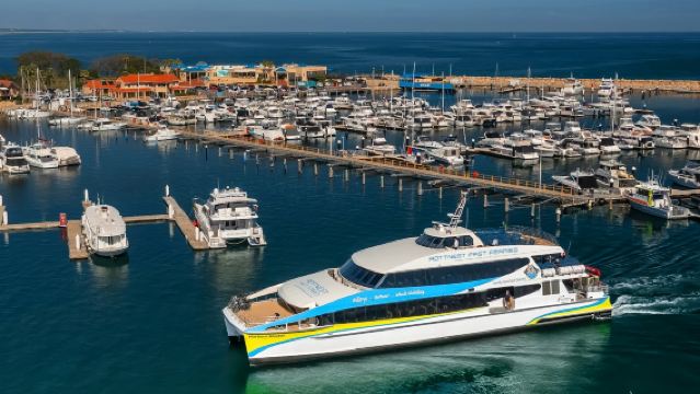 Rottnest Island: Roundtrip Ferry Transfer + Bike Rental