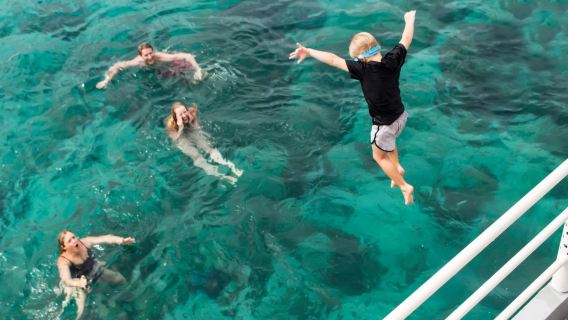 Phu Quoc snorkling, fiske och simning eller linbana & vattenparksöhoppningstur