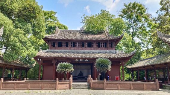 Tur Pribadi Chengdu: Buddha Raksasa Leshan & Perjalanan Budaya Kota Tua Huanglongxi