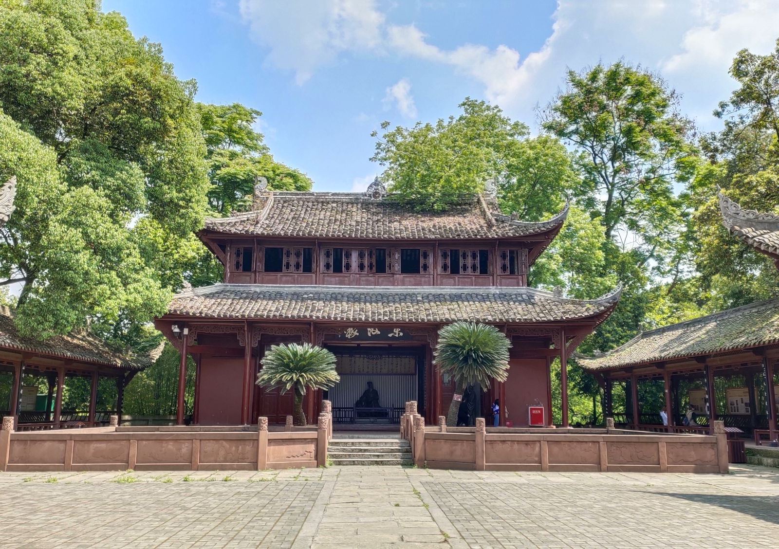 Chengdu Tour Privato: Buddha Gigante di Leshan e Viaggio Culturale nella Città Vecchia di Huanglongxi