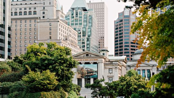 Vancouver: Guided Bus Tour, Lookout Tower Entry & Stanley Park Walking Tour