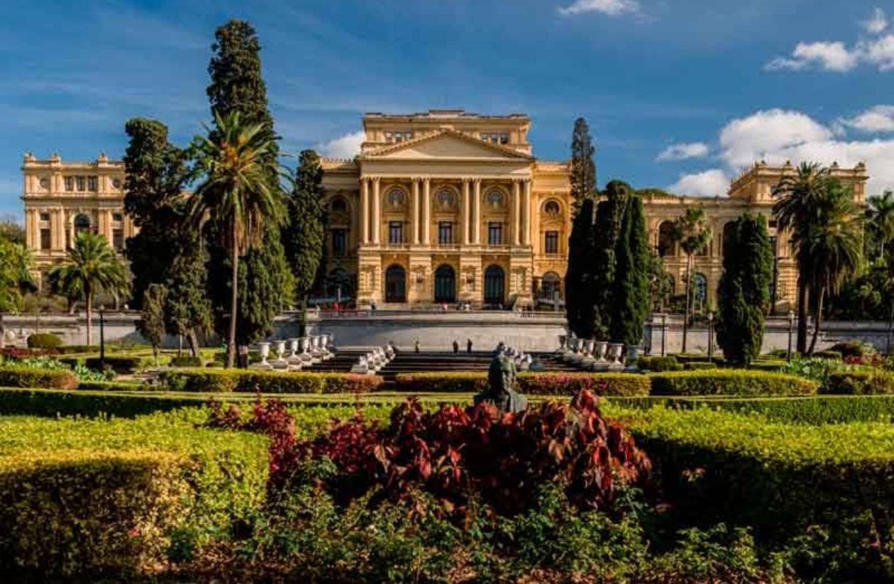 大聖堂のステンドグラスとパウリスタのネオン:ブラジル・サンパウロのタイムトラベルツアー(行程調整可能)