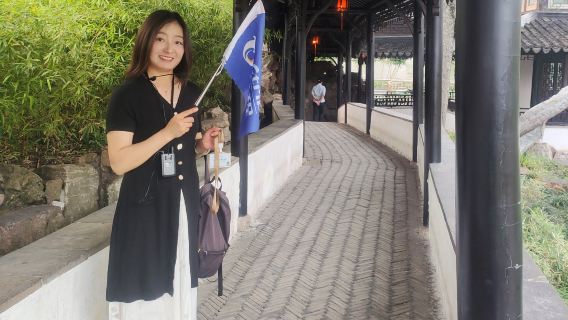 Wuxi Live Guided Tour in Chinese/English * Private Customized Tour (Attractions include Lingshan Grand Buddha, Nianhua Bay, Turtle Head Isle, Jichang Garden in Huishan Ancient Town, Three Kingdoms City, and Water Margin City)