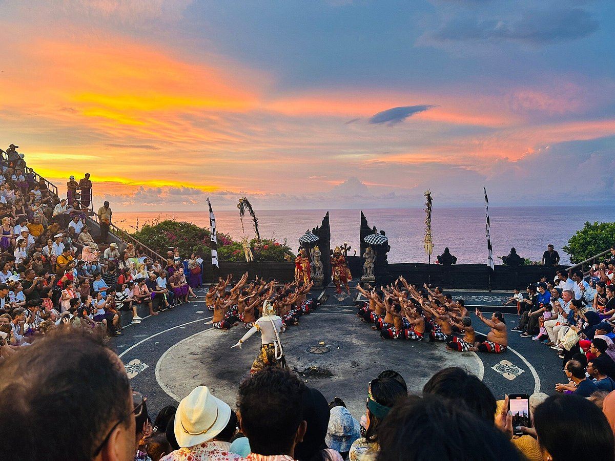 Uluwatu Tempel, Kecak-Tanz bei Sonnenuntergang & Meeresfrüchte-Dinner in Jimbaran
