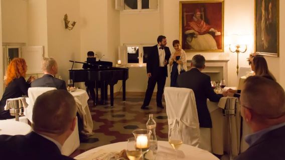 Rome: Ăn tối và biểu diễn Opera tại Palazzo Pamphili