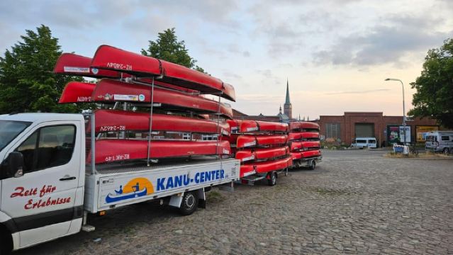 リューベックの旧市街をカヌーで探索:自分で周遊して発見しよう