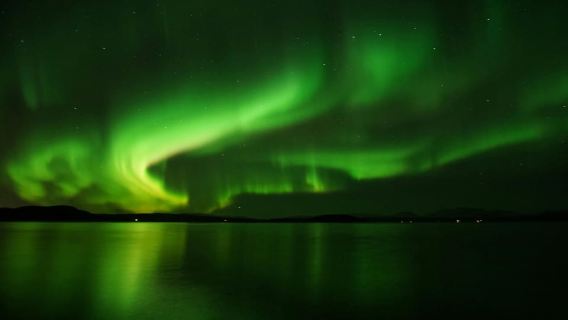 Reykjavik: Northern Lights Adventure Tour with Hot Chocolate