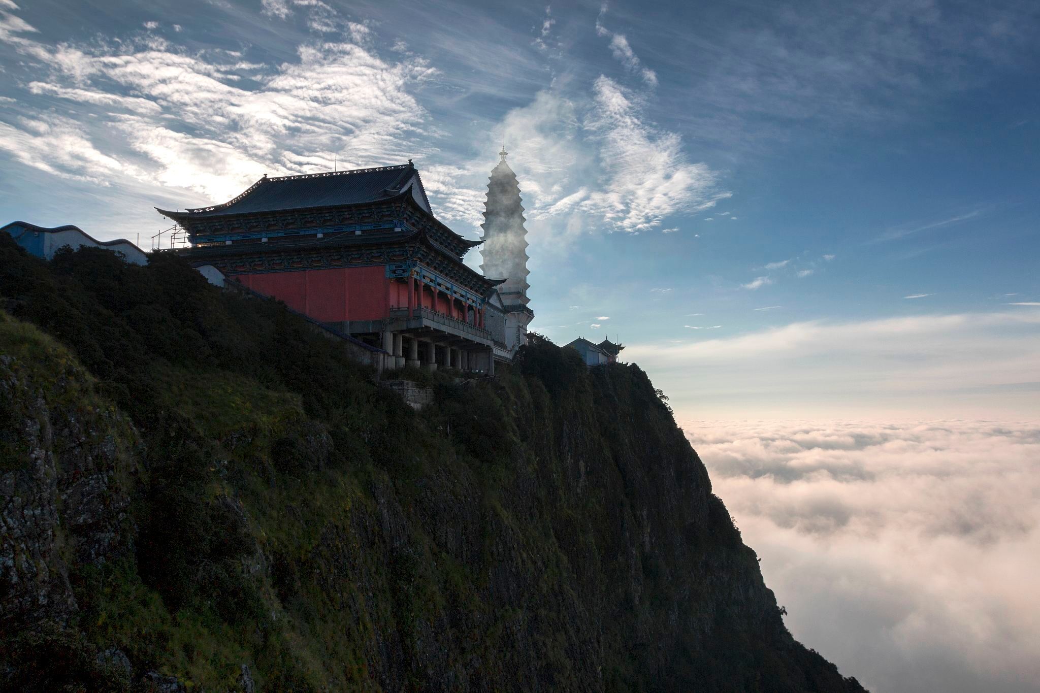 Excursión de un día a la montaña Dali Jizu, el templo Jinding y el templo Zhusheng (autobús de ida y vuelta, entradas y teleférico incluidos)