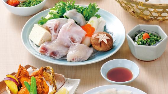 [Токио, Синдзюку | Популярный специализированный ресторан фугу] Гэмпин, Синдзюку Сантёмэ — блюда из фугу, угря и краба