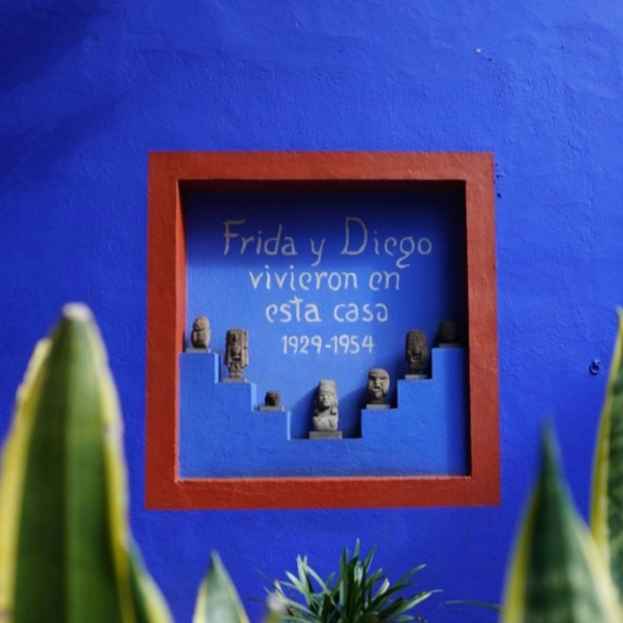 Frida Kahlo Museum & Coyoacán Market: Guided Tour + Lunch
