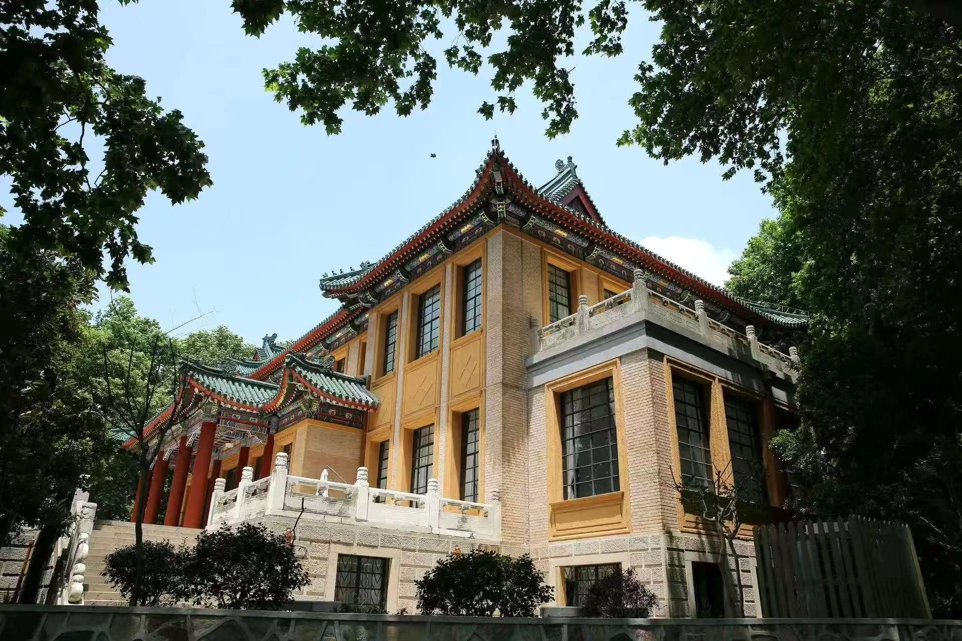 Tagesausflug nach Nanjing mit Ming-Gräber, Meiling-Palast, Sun-Yat-sen-Mausoleum und Musikpavillon [flexibler Reiseplan]