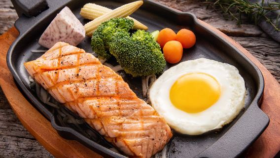 Bon pour 2 personnes au restaurant Meili Sea Atrium en semaine : plat principal + buffet de salade (déjeuner ou dîner)