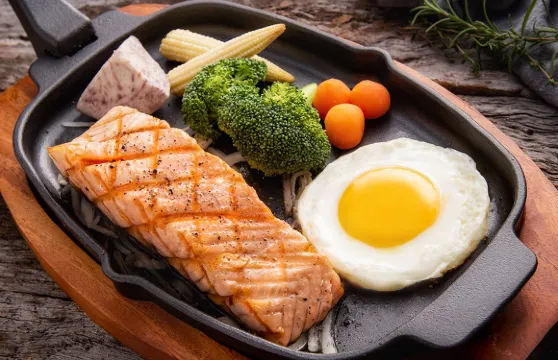 魅麗海中庭餐廳平日雙人主餐+自助沙律吧午或晚餐券