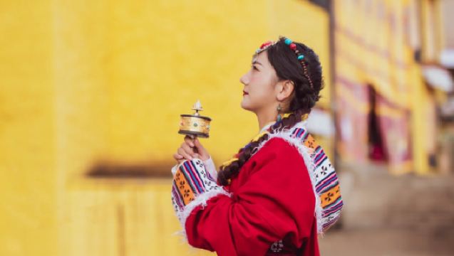 แชงกรีลา + หุบเขาเสือกระโจน ทัวร์ 1 วัน | เที่ยวสนุกไม่มีช้อปปิ้ง | งานเลี้ยงหัวหน้าเผ่า | ธงมนต์ขนาดใหญ่ (ต้าจิงฟาน) | ทางด่วนเที่ยวกลับ