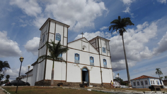 Pirenopolis Historical Center + Our Lady of the Rosary Cathedral + Abade Waterfalls Day Tour