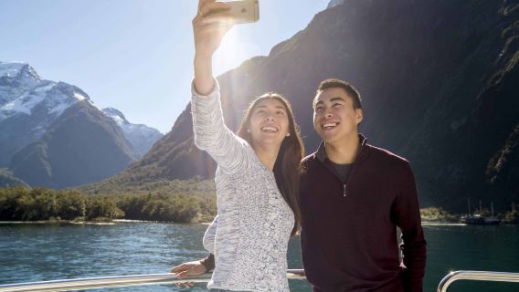 Queenstown, New Zealand Round-Trip: Milford Sound Nature Cruise and Scenic 1-Day Tour