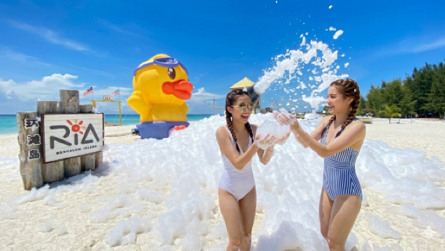 Escursione in barca all'isola di RIA da Kota Kinabalu | Doppio punto di snorkeling + festa con bolle + pranzo abbondante