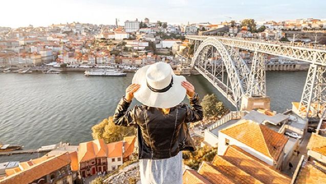 De Oporto a Lisboa con hasta 4 paradas: Aveiro, Nazaré, Fátima y Óbidos