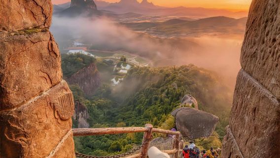 Lawatan sewa peribadi sehari Shaoguan + Gunung Danxia + Kuil Nanhua + Gaung Celah Langit + Batu Yin Yuan + Paviliun Shaoyin