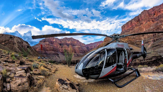Helikopter-Tour am Flughafen Grand Canyon West in Las Vegas, USA (mit zwei Landungen) im Indianergebiet