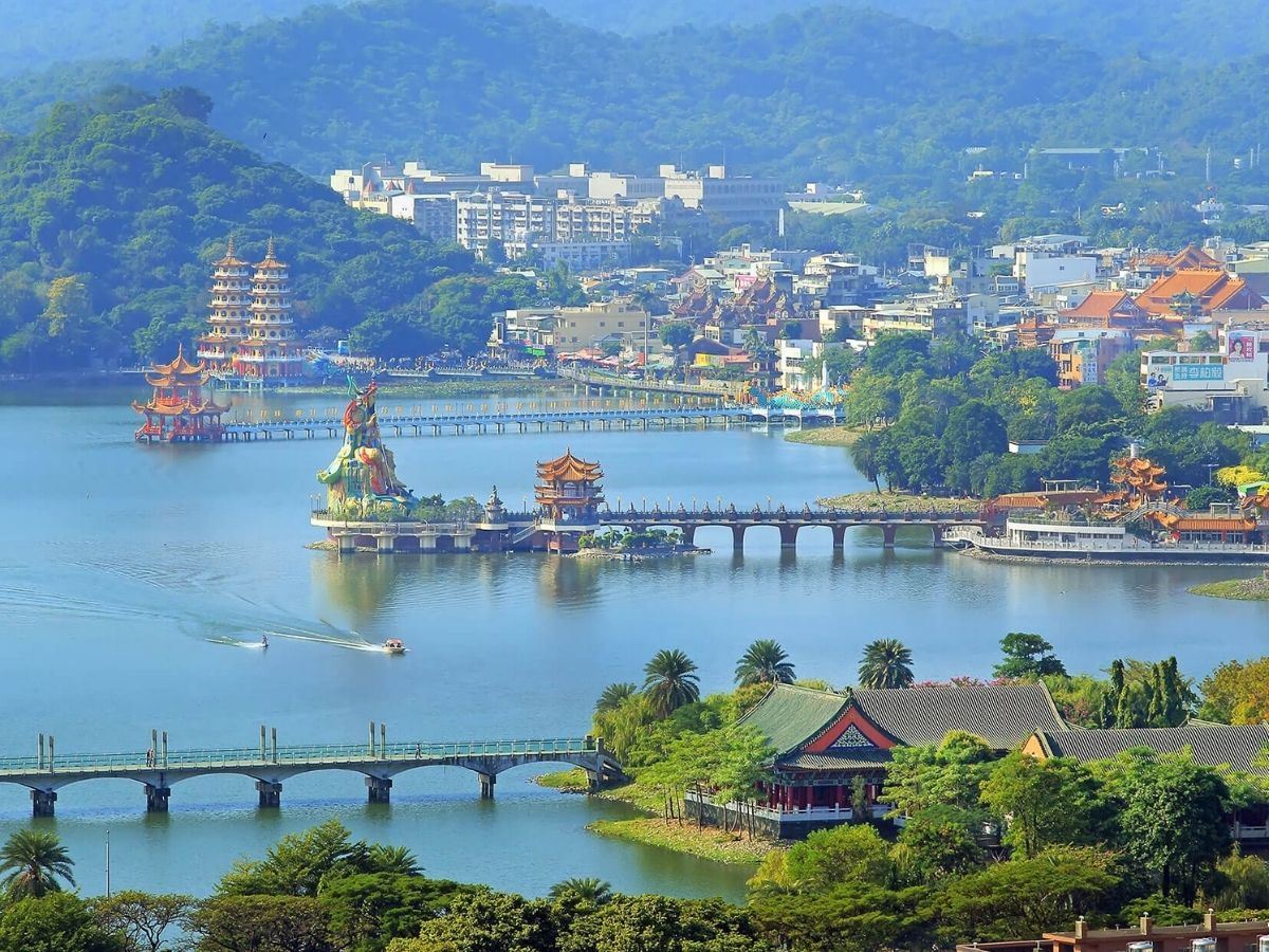 Kaohsiung private charter one-day tour: The Pier2 Art Center + Cijin Island + Love River (departing from Kaohsiung)