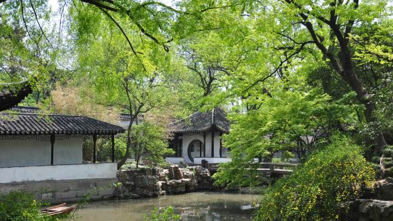 Suzhou Highlights Half-Day Tour: Hanshan Temple and Humble Administrator's Garden (See the Sounds of the Millennium Temple and Stroll Through the Painting-like Garden)