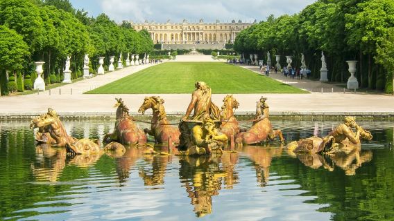 Palace of Versailles & Monet’s Garden: Guided Tour + Transport from Paris
