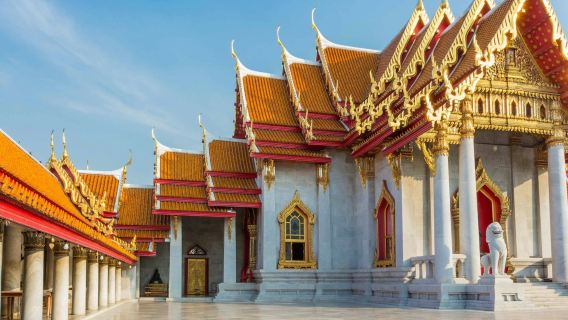 Bangkok: Buddhist Monks Almsgiving, Flower Market & Wat Arun Private Tour