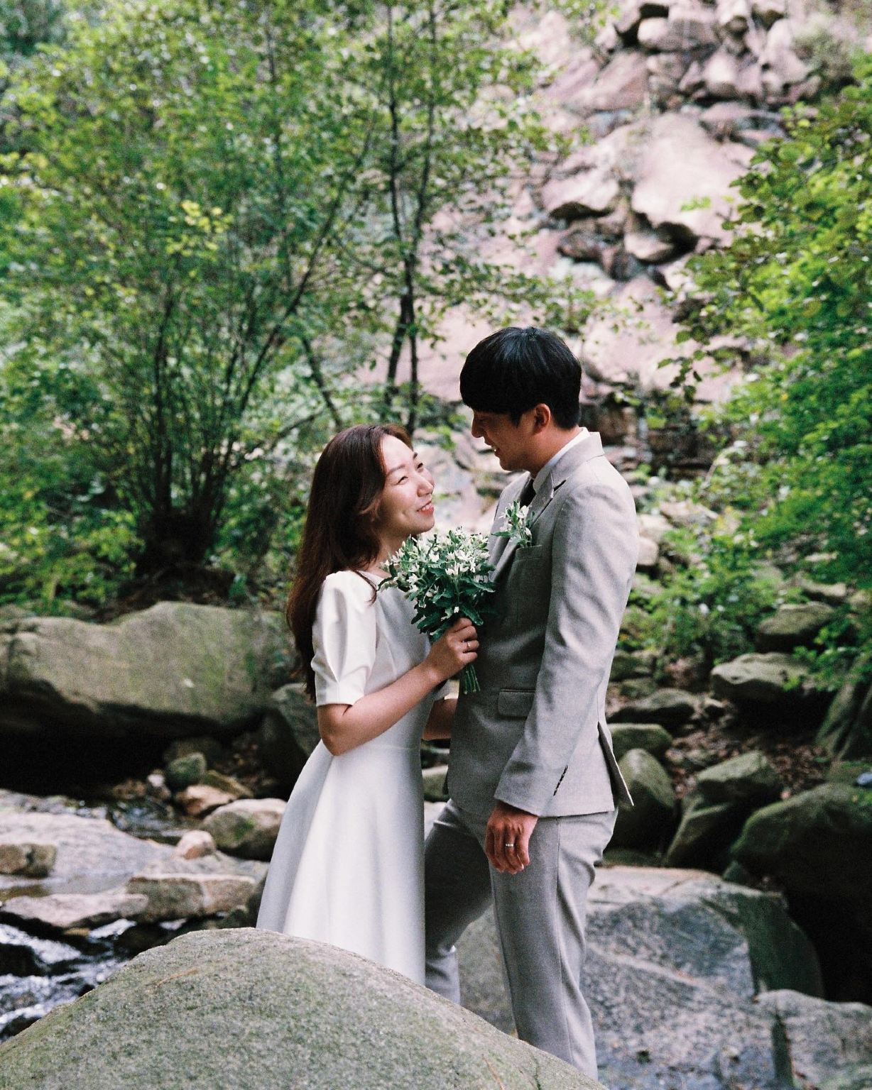 ลั่วเหอท่องเที่ยวถ่ายรูป[ถ่ายภาพแต่งงานและภาพยนตร์สั้น/ถ่ายภาพงานแต่ง/แต่งหน้าและชุด/เหมารถและไกด์นำเที่ยวแบบกำหนดเอง]