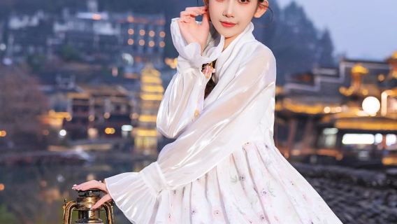 恩施土家族苗族自治州のTripメモリー【ドライバー兼ガイド兼Tripメモリー+ドローン空撮ミニムービー+メイク・衣装+旅程カスタマイズ+未編集写真全データ提供】