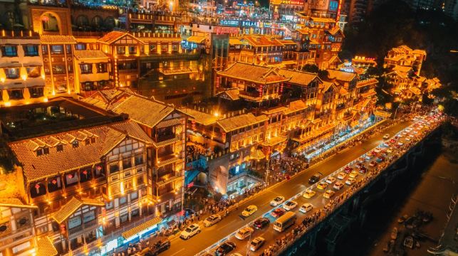 重慶日遊：李子壩輕軌站、洪崖洞民俗風貌區、磁器口古鎮（包含華麗宴席）