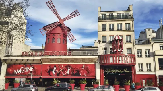 Experiência gastronômica com jantar e show no Moulin Rouge em Paris [Menu Toulouse Lautrec ou Belle Époque disponível]