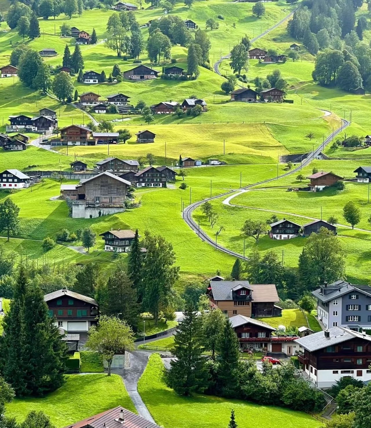 瑞士因特拉肯少女峰+格林德瓦【中文包車/多個地點出發】