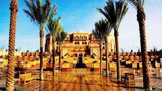 Tour Privato di Abu Dhabi con la Grande Moschea e il Tempio BAPS da Dubai