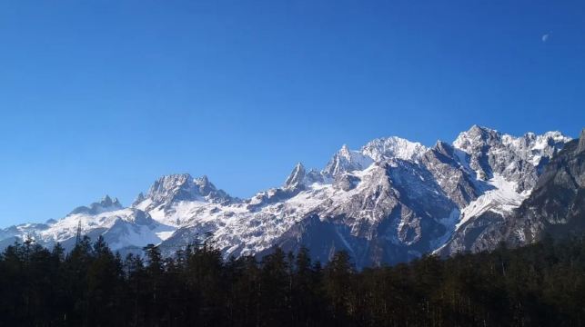 虎跳峽+哈巴雪山觀景台+白水台一日遊【8人內小團+可選含門票】