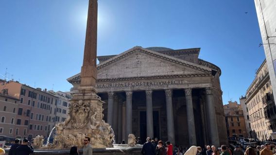 Via Roma: Un viaje a través del tiempo