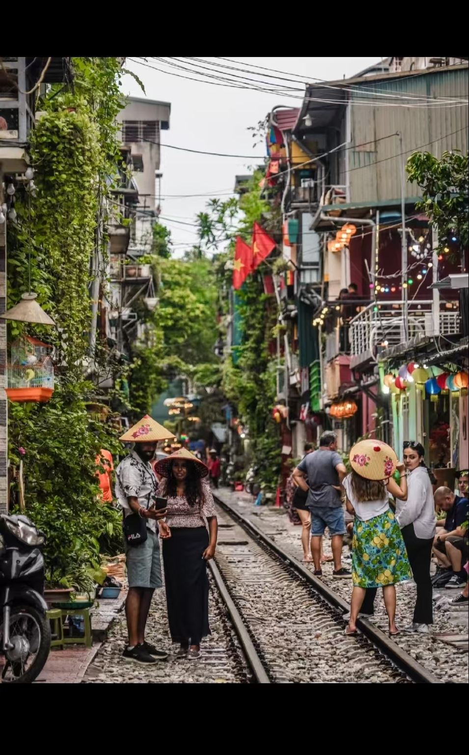 Hanoi Airport/Hotel/Train Station Point-to-Point Transfer + Customized Private Charter/Chinese-Speaking Driver-Guide