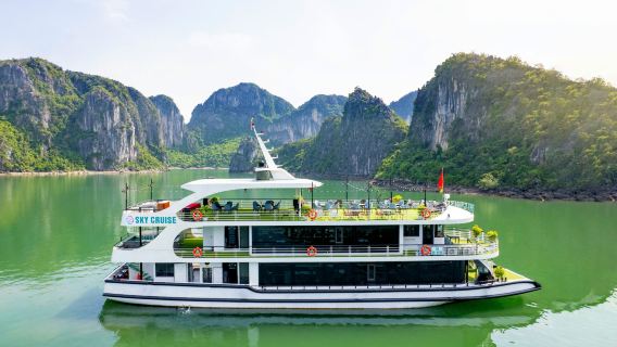 tour di un giorno nella Baia di Ha Long - crociera SKY [pranzo, visita alla grotta Sorpresa, kayak]