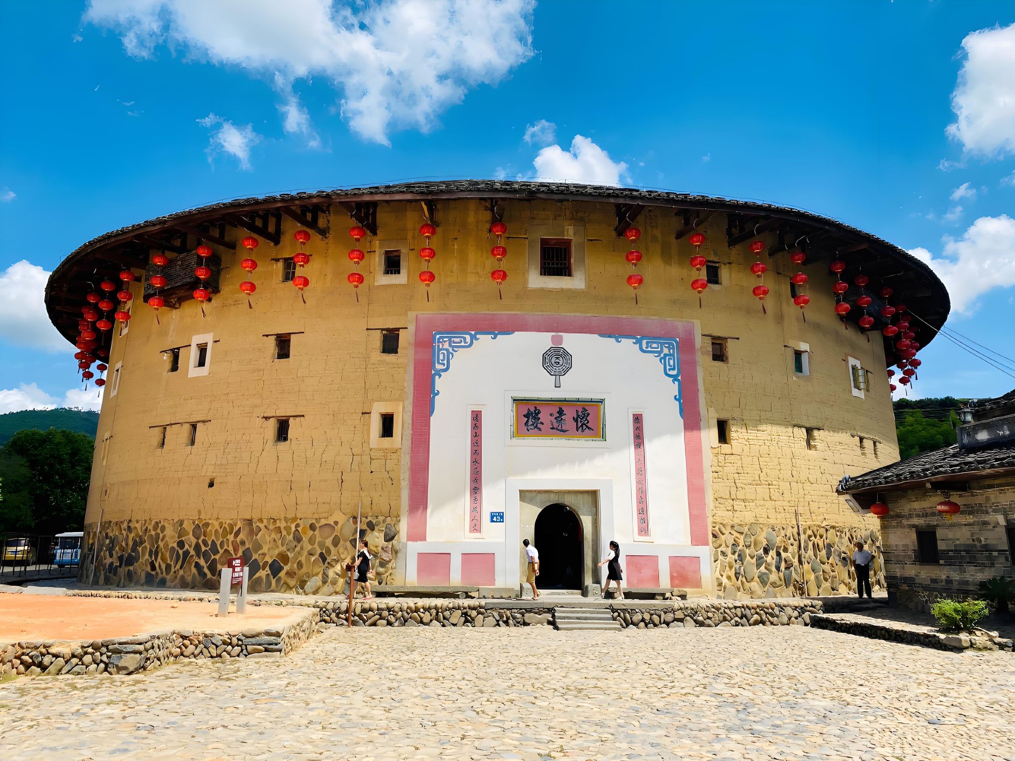 Xiamen to Yunshuiyao Tulou + Zhangzhou Ancient City 1-day group tour, including Tulou Museum visit.