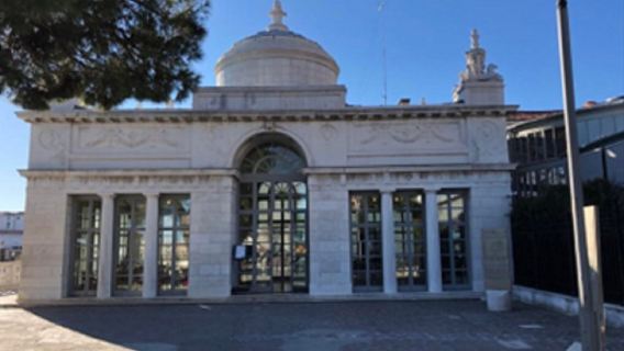 Light Lunch in St. Mark's Square Royal Gardens