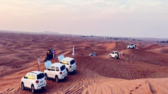 Experiencia de excursión de un día en vehículo todoterreno por el desierto desde Ras Al Khaimah en los Emiratos Árabes Unidos