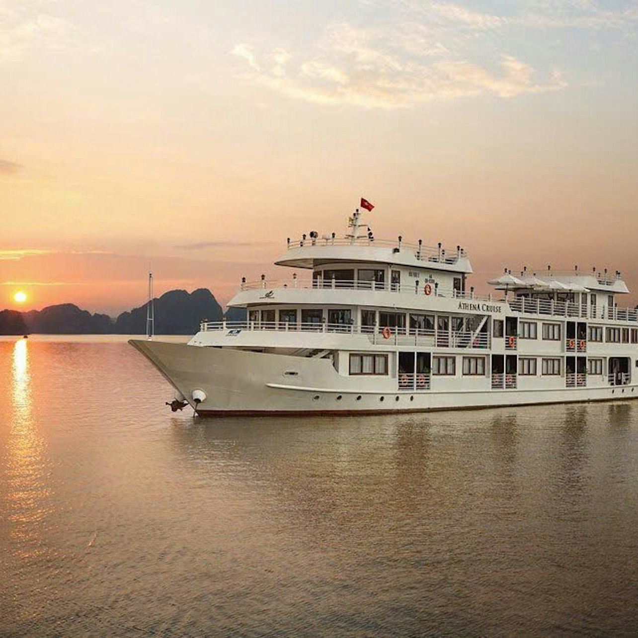 Ha Long Bucht: 2 Tage/1 Nacht Kreuzfahrt + Eintritt Sung Sot & Ti Top + Mahlzeiten + optionaler Transfer