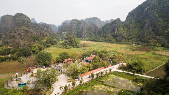 ニンビンの必見スポットと茶道体験